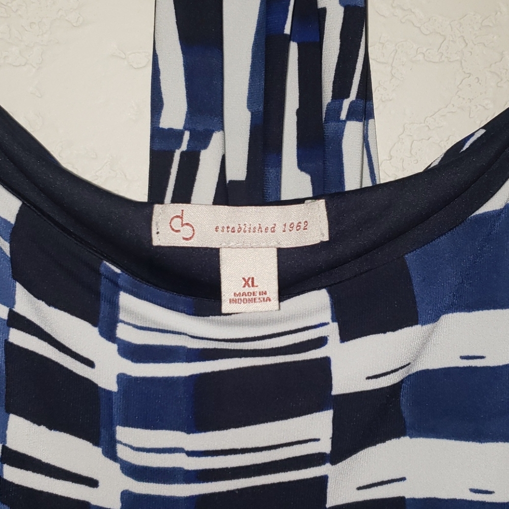 Cut out shoulder dress - Picture 3 of 5
